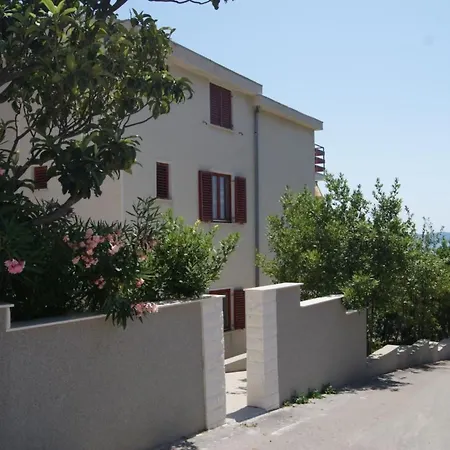 In Mit Garten- Terrasse Und Grill By Interhome Apartament