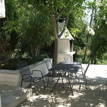 Apartament In Mit Garten- Terrasse Und Grill By Interhome