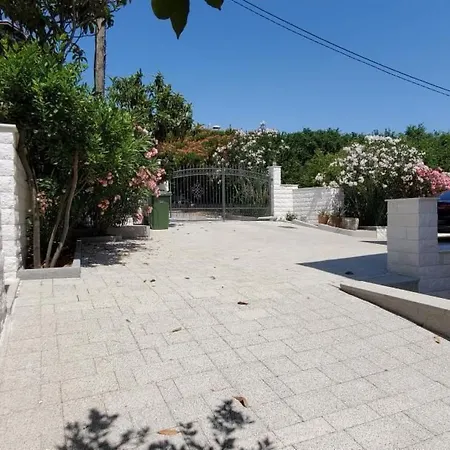 Apartament In Mit Garten- Terrasse Und Grill By Interhome Kožino