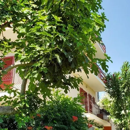 In Mit Garten- Terrasse Und Grill By Interhome 아파트